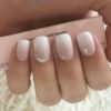 белое омбре на ногтях с дизайном